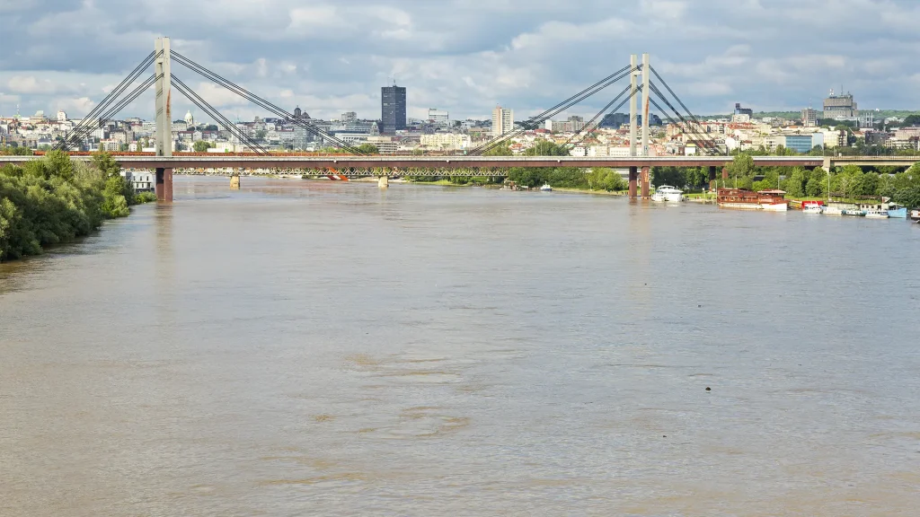 Reka Sava i zgrada Beogradjanka
